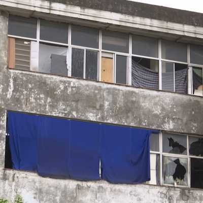  - Herida una persona en un incendio en un pabellón okupado de San Sebastián