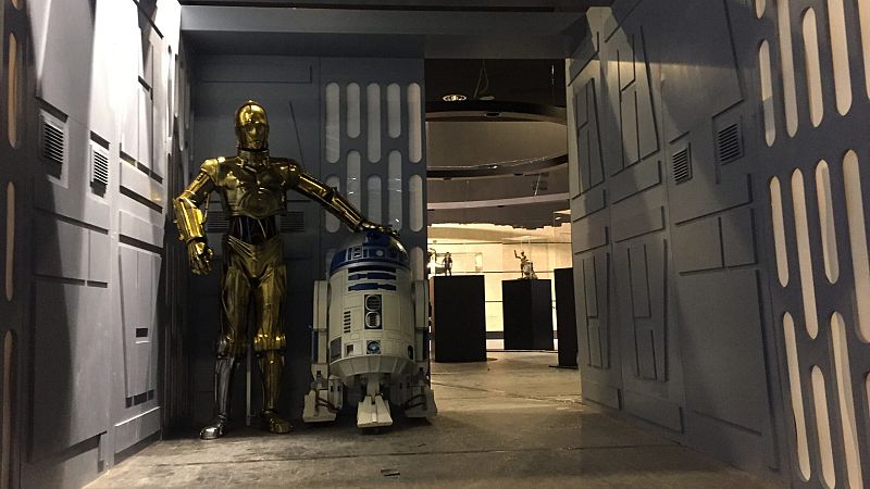 Se inaugura una exposición con más de 600 objetos de 'Star Wars' - Telediario 1 | Ver