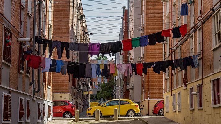 Telediario 2 - Multa por tender la ropa en la fachada de algunas ciudades de España
