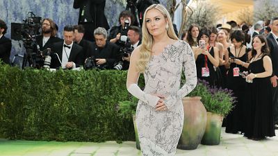 Lindsey Vonn reaparece sin muletas en la gala MET 2026 : "Estoy haciendo un buen trabajo"
