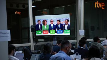 La izquierda se al�a contra el PP por ser "el Vox sonriente" y Moreno reivindica su gesti�n en el debate de RTVE