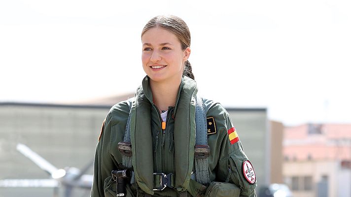 Telediario 1 - La princesa Leonor vuela por primera vez en un avión a reacción F-5