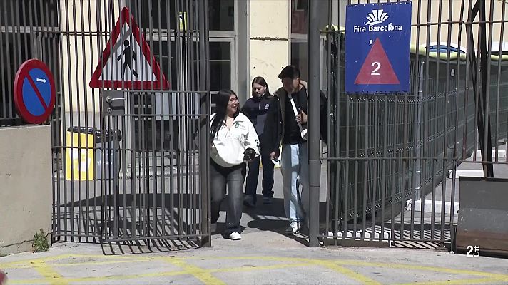L'Informatiu - Més de 300 persones passen pel nou dispositiu de regularització d’immigrants a Fira de Barcelona