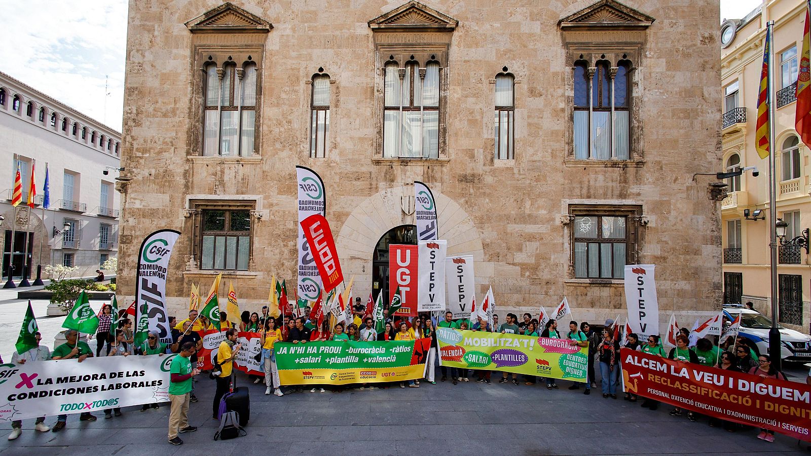 Els sindicats convocants de la vaga educativa demanen a Pérez Llorca que intervinga - L'informatiu - Comunitat Valenciana | Ver