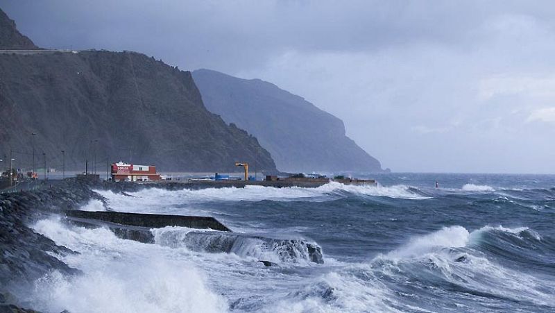 Alerta por lluvia y viento fuerte en Canarias | Ver