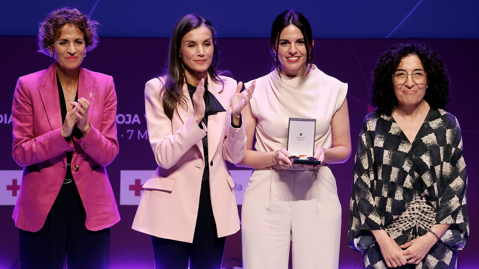 La Reina Letizia preside la celebración del Día Mundial de la Cruz Roja - Telenavarra | Ver