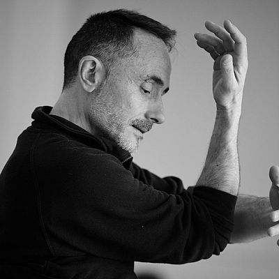 Laboratorio escénico - "El pensamiento en torno a la creación coreográfica" by Yoshua Cienfuegos