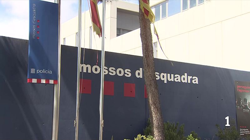 El Parlament exigeix aclariments per la possible presència de Mossos en assemblees de docents - L'Informatiu | Veure