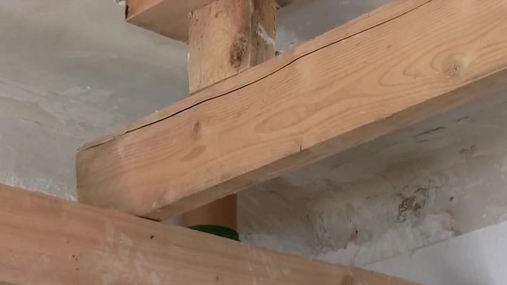 Directo al grano - 400 vecinos viven entre puntales en un edificio de Badalona