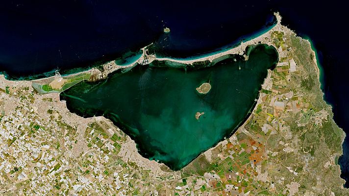 Noticias Murcia - Retirada de Biomasa en el Mar Menor tras las lluvias intensas en la costa murciana