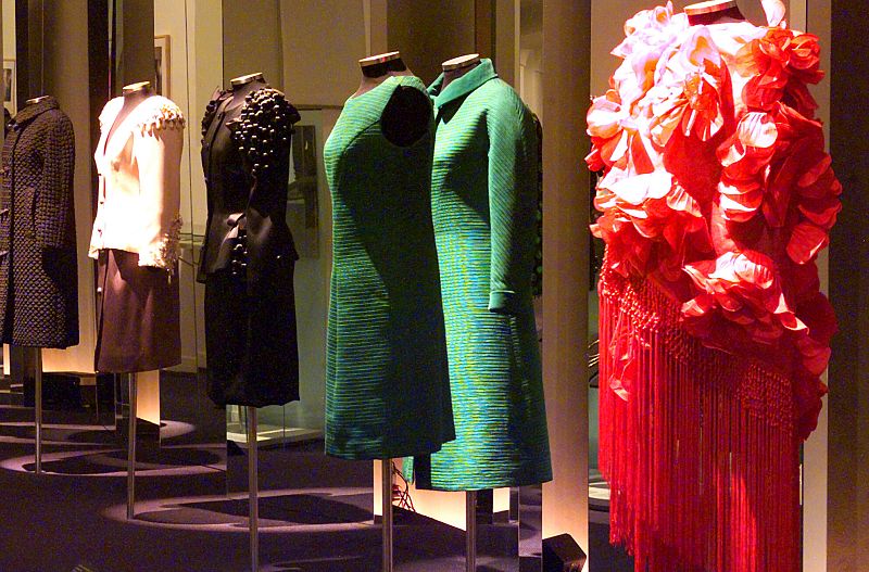 De Pertegaz a Balenciaga, el Museo de Teruel expone sus diseños históricos - Noticias Aragón | Ver