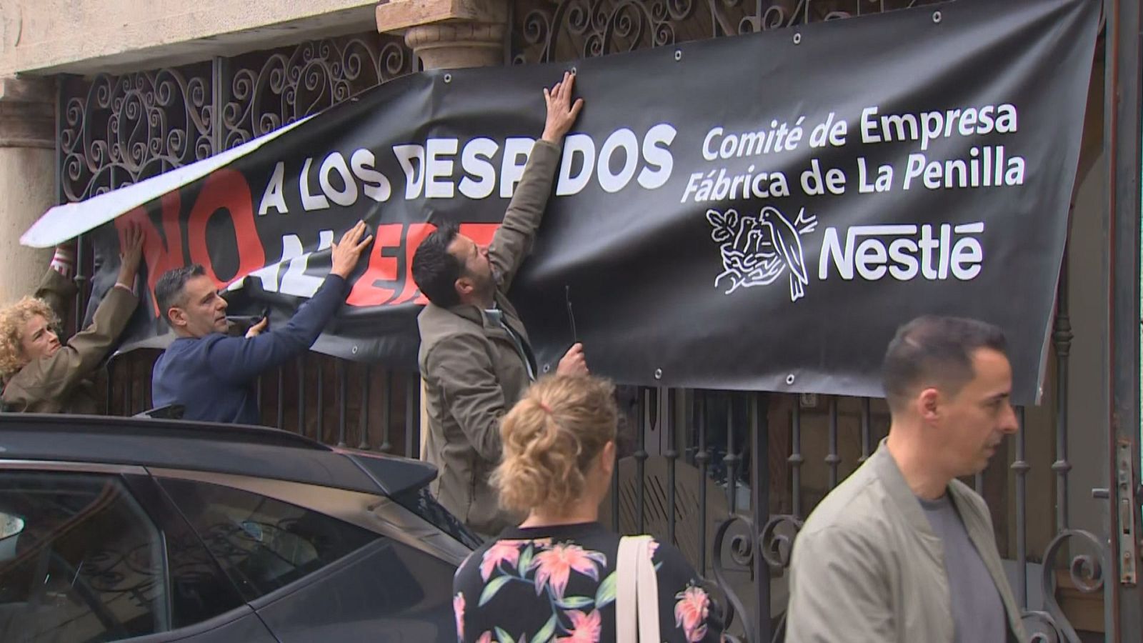 El Comité de Empresa de Nestlé de La Penilla convoca paros - TeleCantabria | Ver