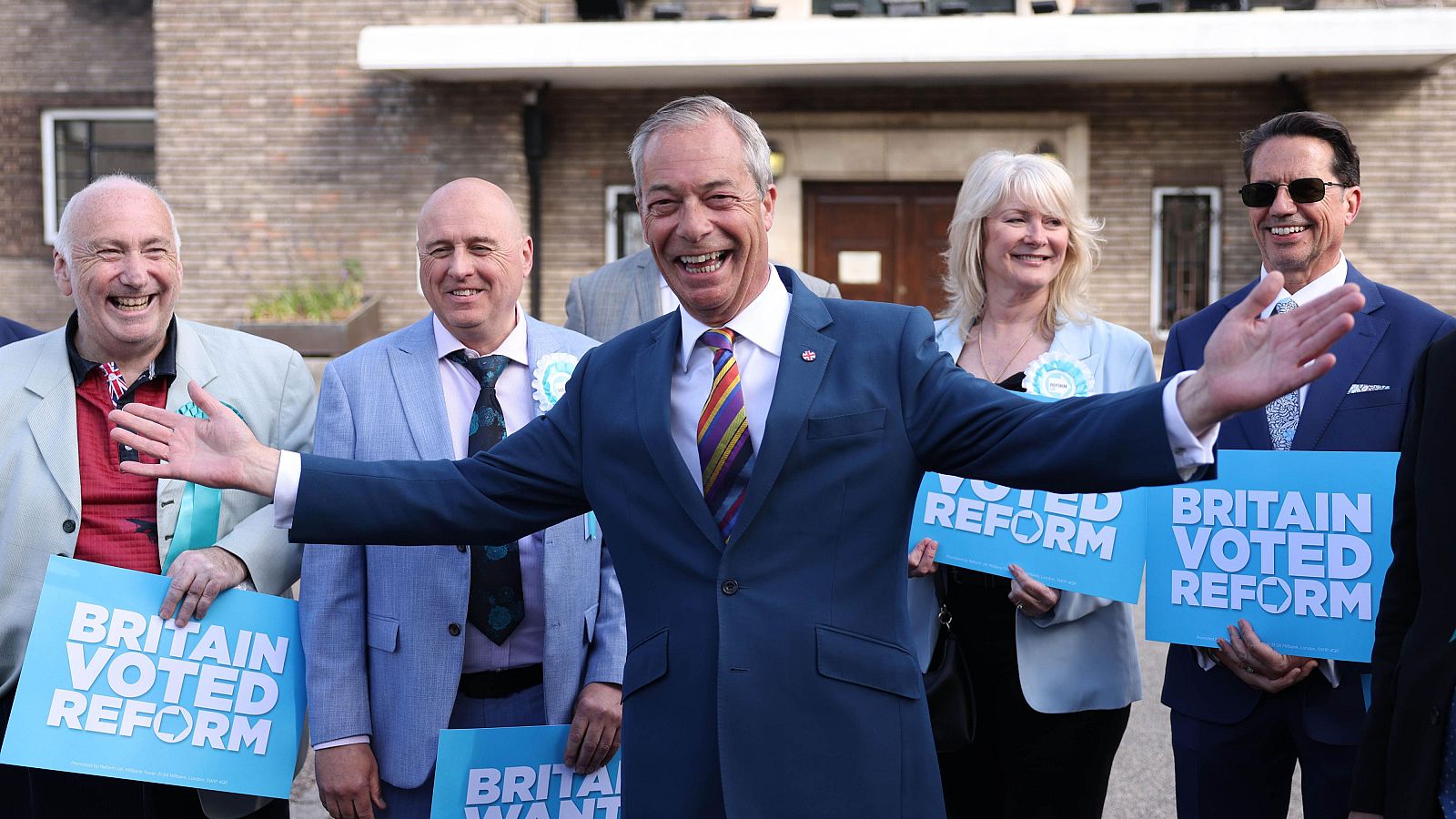 La ultraderecha de Farage gana las elecciones locales y deja a Starmer en la cuerda floja | Ver