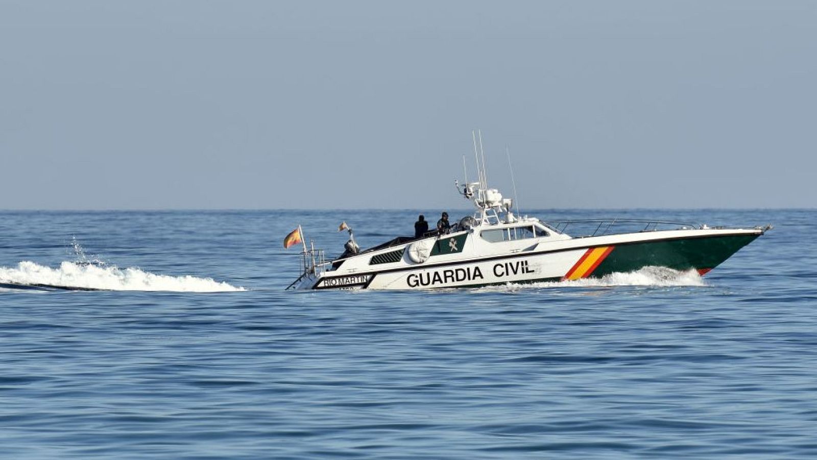 Mueren dos guardias civiles al chocar dos patrulleras persiguiendo una narcolancha en Huelva - Telediario 2 | Ver vídeo