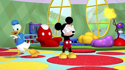 Mickey juega al escondite