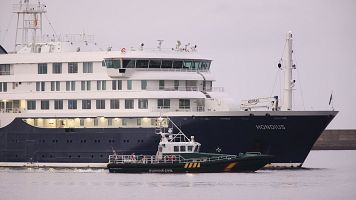 Los pasajeros del crucero del hantavirus desembarcan en Tenerife en un dispositivo "in�dito" y son repatriados