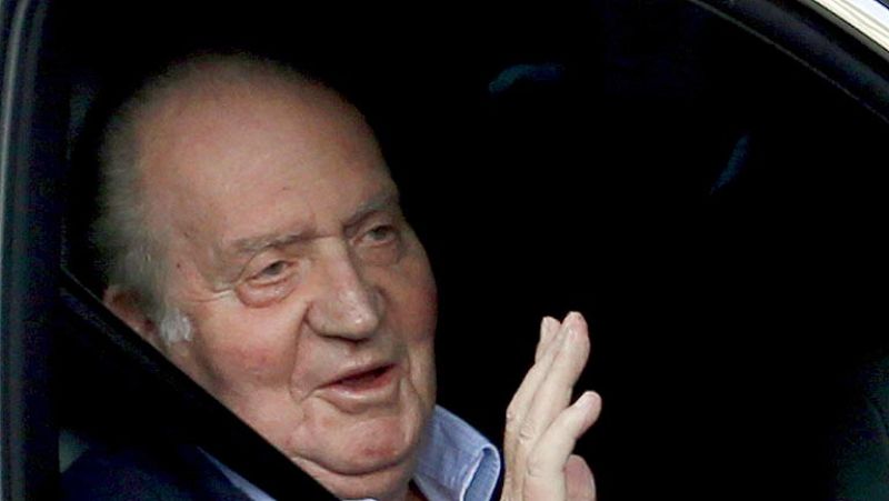 El rey pasa a planta tras abandonar la UCI y presenta una evolución "muy positiva"