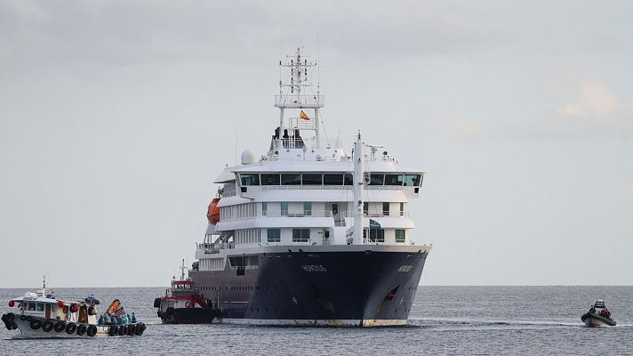 Telediario Fin de Semana - Así ha sido el desembarco y la evacuación de los integrantes del crucero Hondius afectado por hantavirus en Tenerife