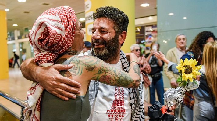 Telediario 1 - El activista de la flotilla Abu Keshek llega a España tras su detención en Israel