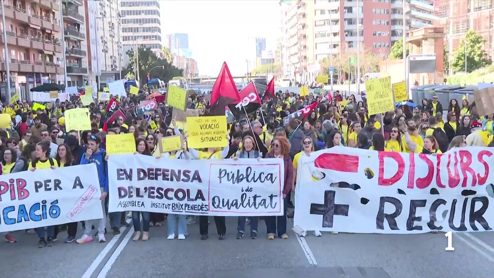 USTEC anuncia accions legals per la infiltració policial - L'Informatiu | Veure