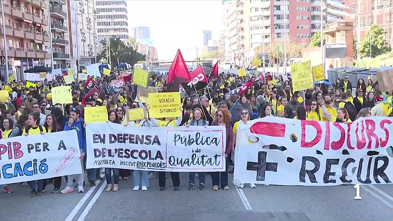 USTEC anuncia accions legals per la infiltració policial - L'Informatiu | Veure