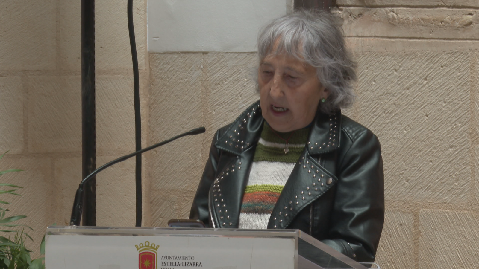 Estella homenajea a las víctimas de los sucesos de Montejurra 1976 - Telenavarra | Ver