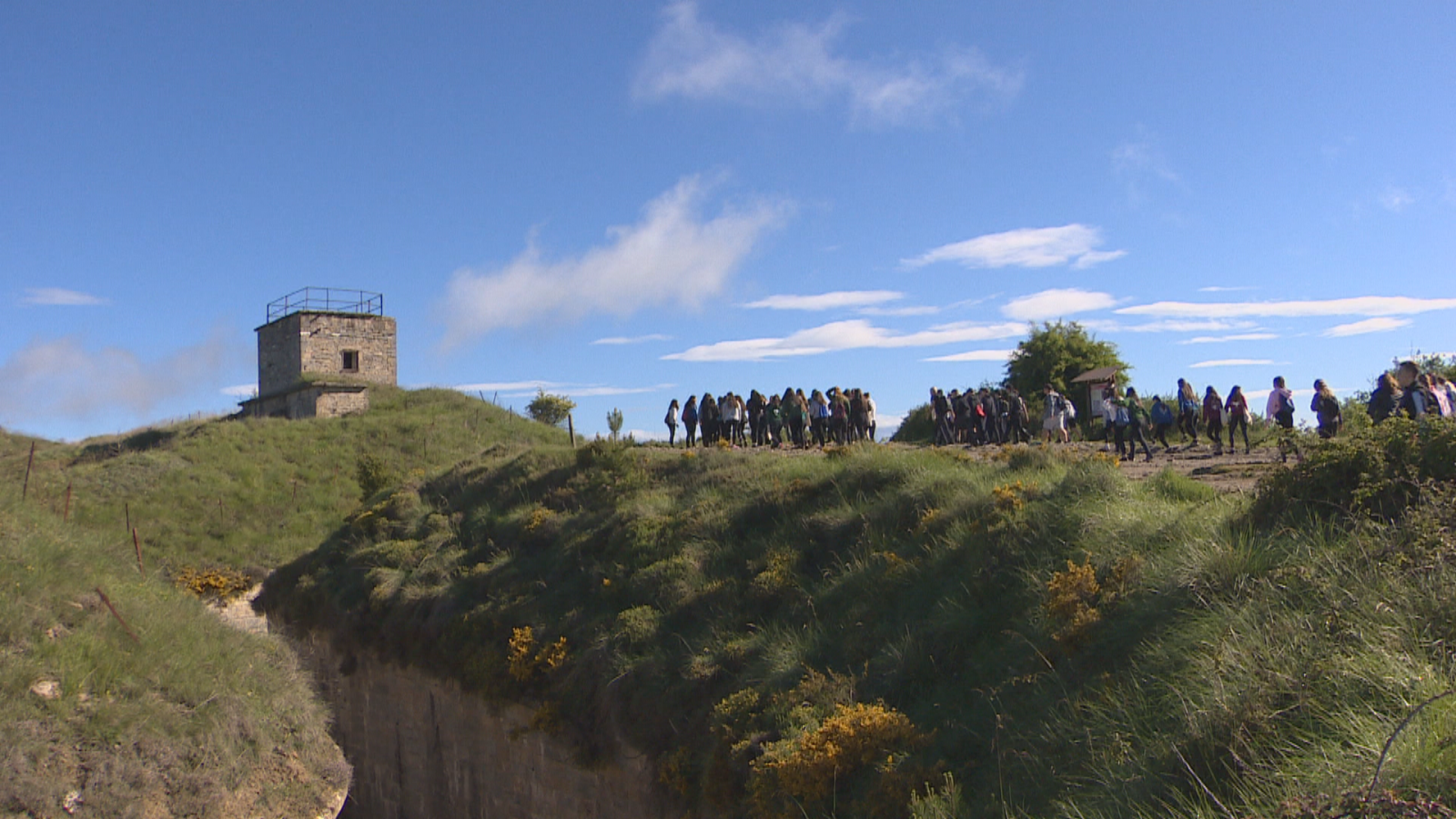 Fuga desde el Fuerte de San Cristóbal en 1938. Los escolares navarros conmemoran este acontecimiento histórico realizando la ruta GR225. - Telenavarra | Ver