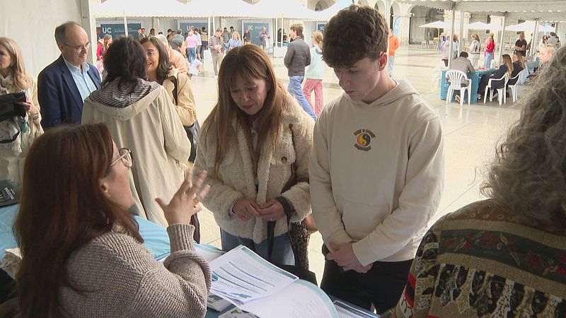 La Universidad de Cantabria exhibe su oferta académica para el próximo curso - TeleCantabria | Ver