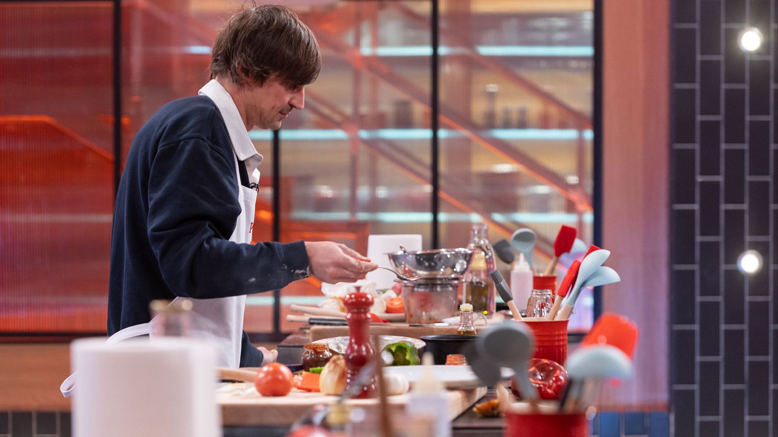 La empanadilla-bocadillo de Pepe que hace reír a Marta - MasterChef | Ver