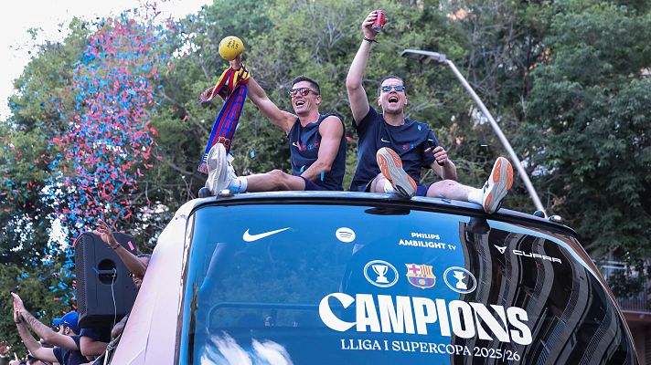 Fútbol - Robert Lewandowski y Wojciech Szczesny lideran la celebración de la 29ª Liga del FC Barcelona