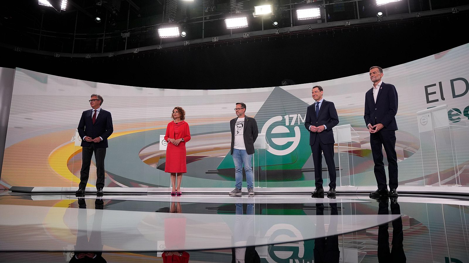 Los candidatos a la Presidencia de la Junta han recordado los dos guardias civiles que fallecieron la semana pasada mientras perseguían una narcolancha en las costas de Huelva durante el última debate de la campaña electoral en Andalucía.