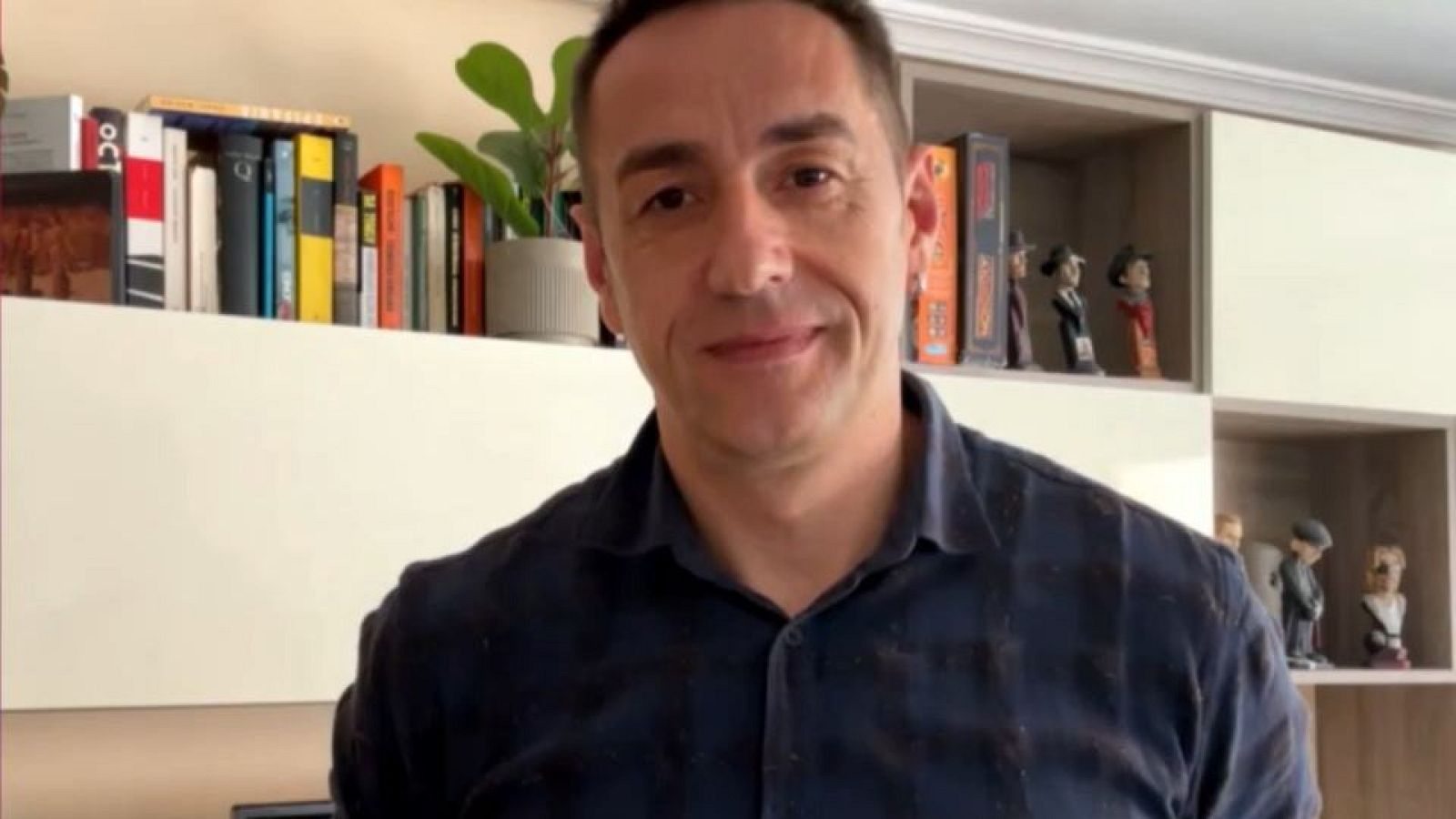 Emilio Delgado sobre los predicadores religiosos en el metro: "Hay que actualizar la normativa del transporte público para que esto deje de suceder" - Directo al grano | Ver