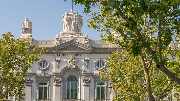 Telediario 1 - Nuevo criterio del Supremo sobre los interinos: solo se convertirán en fijos si han superado una oposición