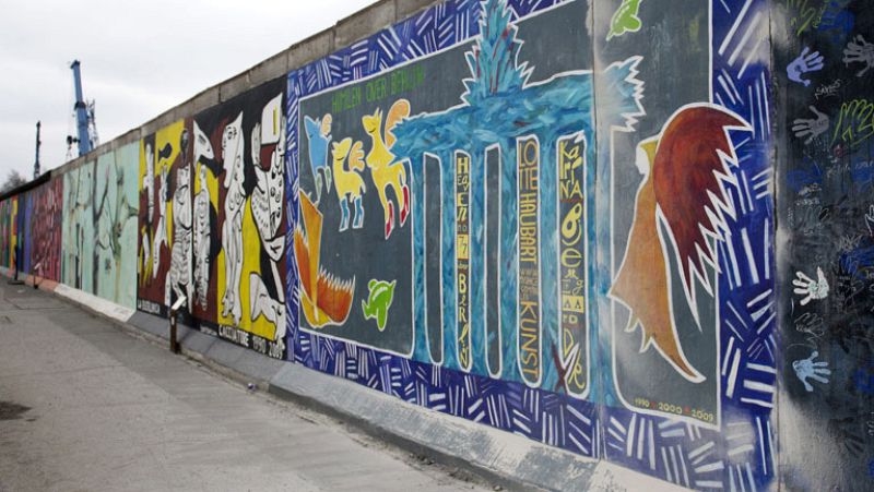 Las protestas ciudadanas paralizan el derribo de parte del Muro de Berlín