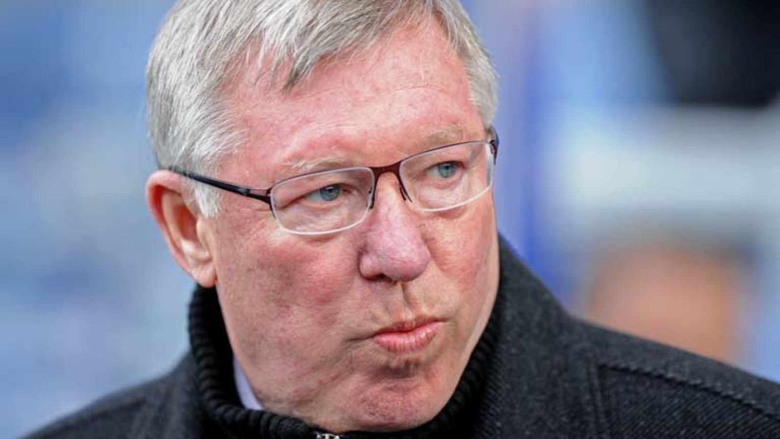 En el Manchester United, se ha confirmado la baja de Jones, que fue titular en el partido de ida en el Bernabéu. Por lo demás, Ferguson podrá contar con todas sus figuras incluídos Van Persie y Rooney, los hombres que más preocupan a la defensa del R