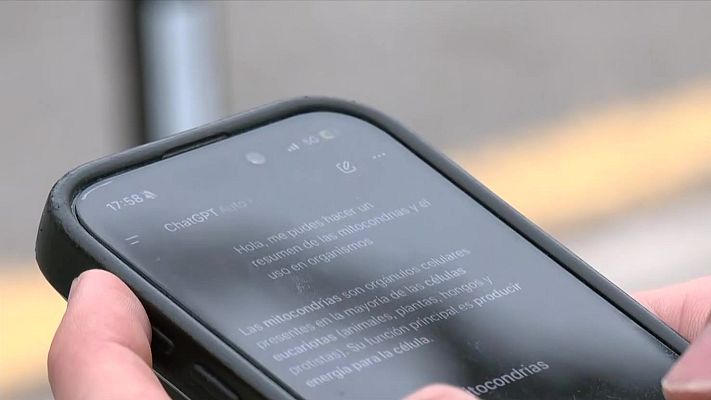 L'Informatiu - L'ús excessiu de la intel·ligència artificial pot debilitar el cervell dels estudiants