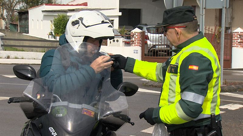 La DGT refuerza el control y la vigilancia de motos en Cantabria - TeleCantabria | Ver