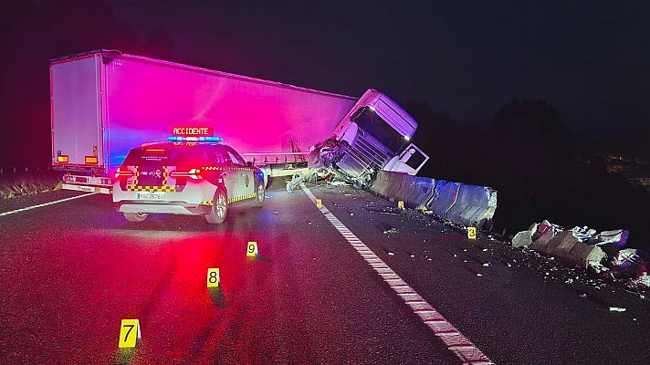 Telexornal - Galicia - Falece o condutor dun camión nun aparatoso accidente na A-52, en Melón