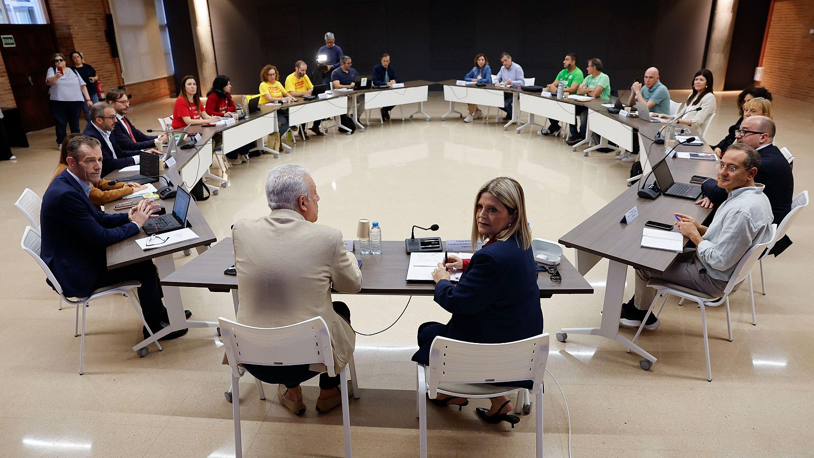 Es manté la vaga en educació després de la reunió entre sindicats i Conselleria - L'informatiu - Comunitat Valenciana | Ver