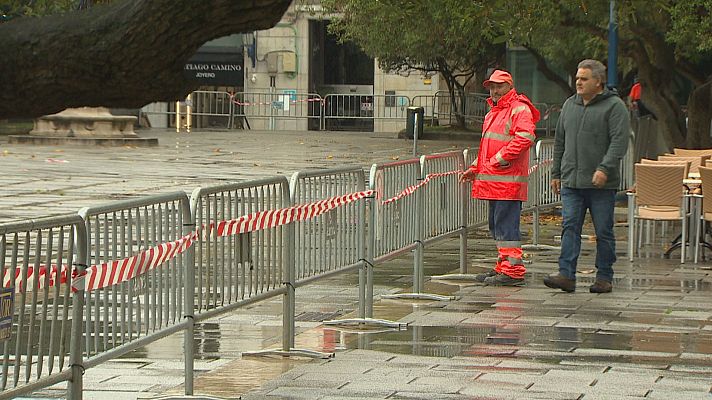 TeleCantabria - El Ayuntamiento de Santander cierra la Plaza Pombo tras las grietas aparecidas en el parking