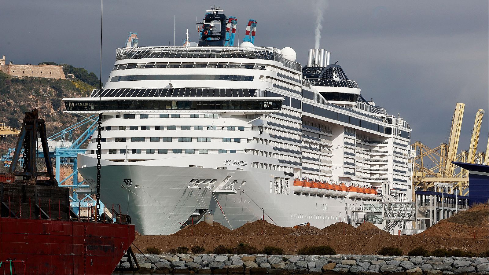 Barcelona quiere eliminar las escalas de cruceros y plantea duplicar la tasa turística - Telediario 1 | Ver