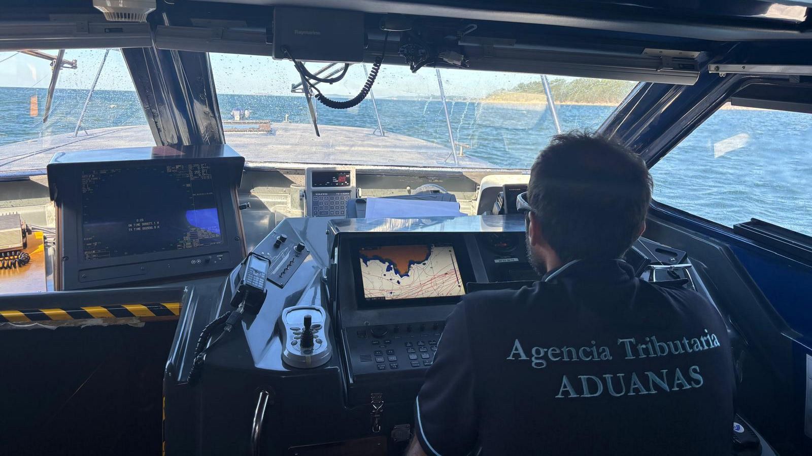 Reclaman que la vigilancia aduanera sea considera profesión de riesgo tras el nuevo incidente con una narcolancha - La tarde en 24h | Ver
