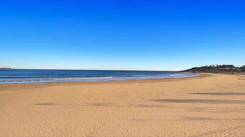 Demoler los paseos marítimos para devolver terreno a las playas | Ver