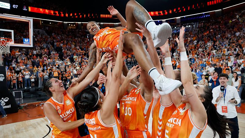 Vídeo: Valencia gana la liga con esta canasta en el último segundo - Baloncesto en RTVE | Ver