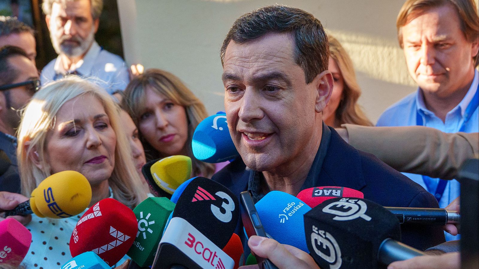 Elecciones Andalucía 2026: Moreno (PP) valora positivamente la participación y muestra cautela ante los sondeos | Ver