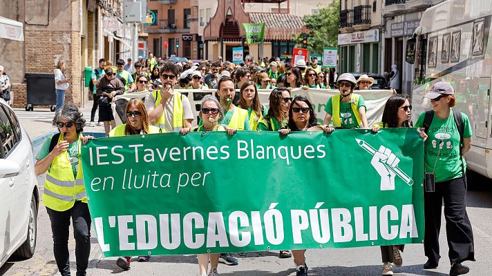 L'informatiu - Comunitat Valenciana - Comença la segona setmana de vaga educativa amb protestes a la porta de Conselleria