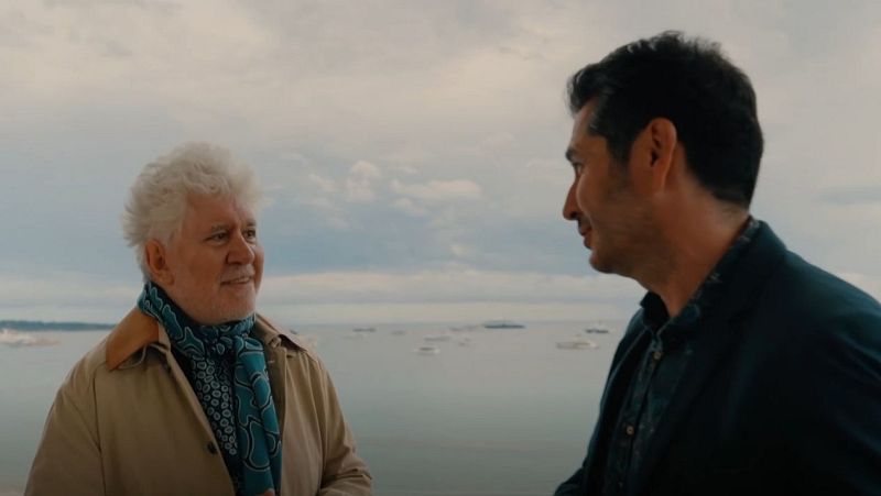 Almodóvar lucha por la Palma de Oro con 'Amarga Navidad'