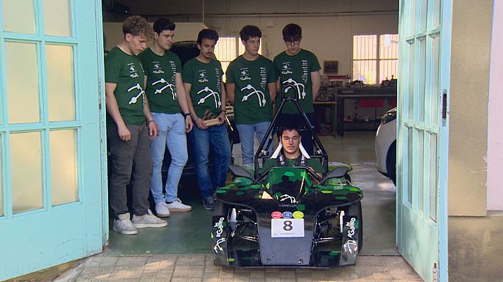 Noticias de Castilla y León - Jóvenes de Valladolid diseñan su propio coche de carreras y conquistan el bronce en Vitoria