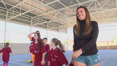 Igualdad en el f�tbol desde el cole | Ver