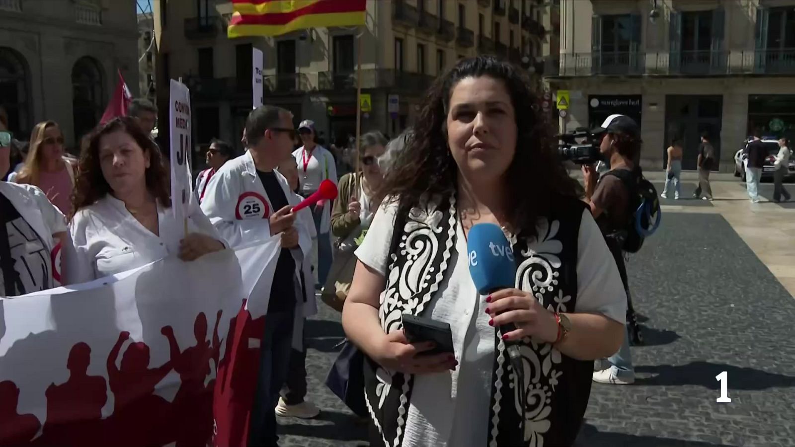 L'onzena jornada de vaga de metges crida a Illa a negociar